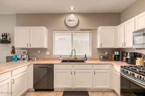 33712 26 Ave, Phoenix AZ 85085-5060 exterior