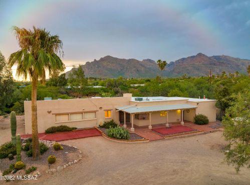 6882 Casas Adobes Dr, Tucson AZ 85704-6126 exterior