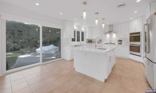 65 Holland Ave, Demarest NJ  07627-2705 exterior