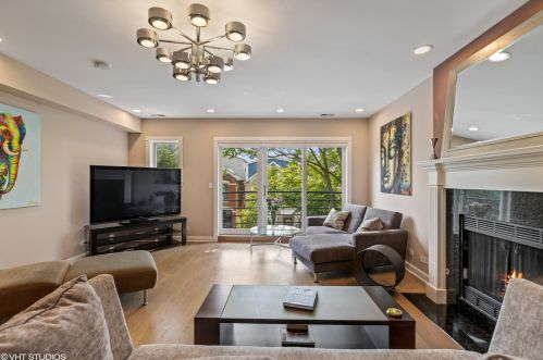 1620 Julian St, Chicago, IL 60622-2233