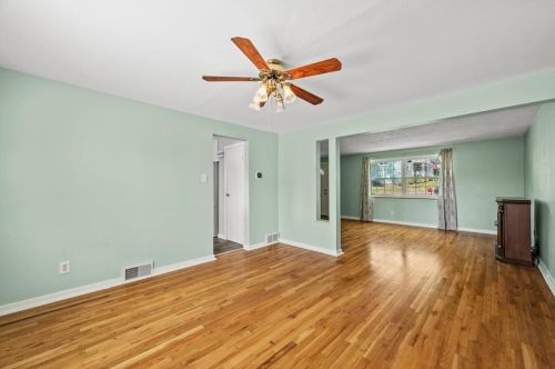 60 Chapel Dr, Pittsburgh PA  15237-2518 exterior