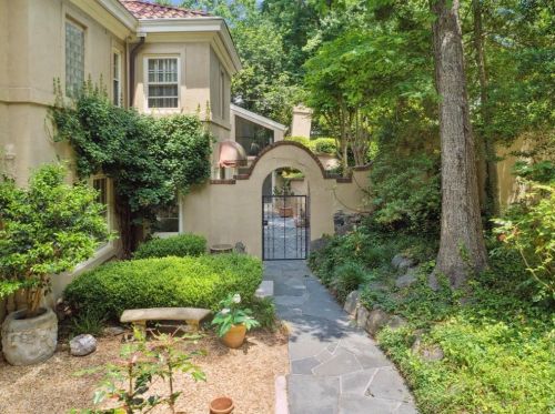 2515 Habersham Rd, Atlanta GA 30305-3566 exterior