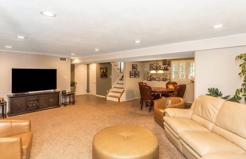 66 Gannet Dr, Commack NY 11725-4929 exterior