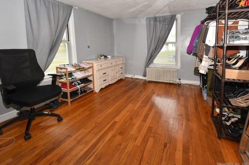 5 Sword Ave, Enfield CT 06082-1819 exterior