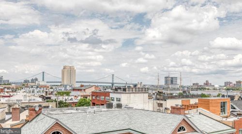 124 Bainbridge St, Philadelphia PA 19147-1866 exterior