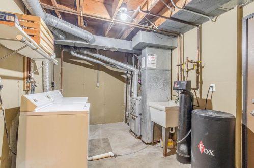 6858 Park Ridge Dr, Madison WI  53719-2220 exterior