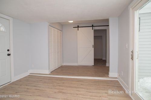 143 Irving Rd, Middlevle MI 49333-8377 exterior