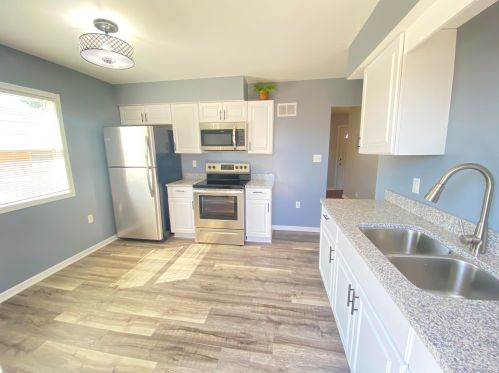 5176 67th St, Milwaukee, WI 53218-4044