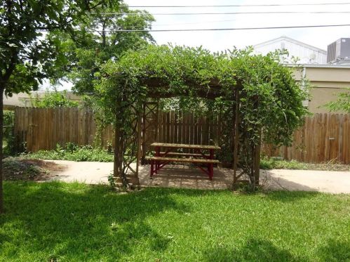 4414 Bellvue Ave, Austin TX  78756-3419 exterior