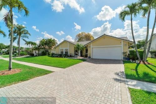 10190 Crosswind Rd, Boca Raton FL 33498-4739 exterior