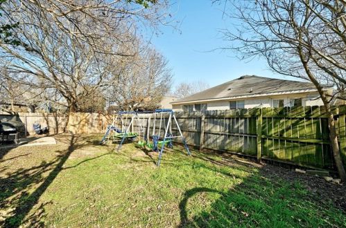 7905 Bramble Bush Dr, Austin TX exterior