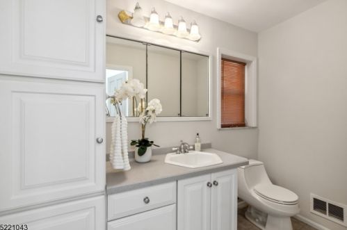 53 Highlander Dr, Scotch Plains NJ 07076-2419 exterior