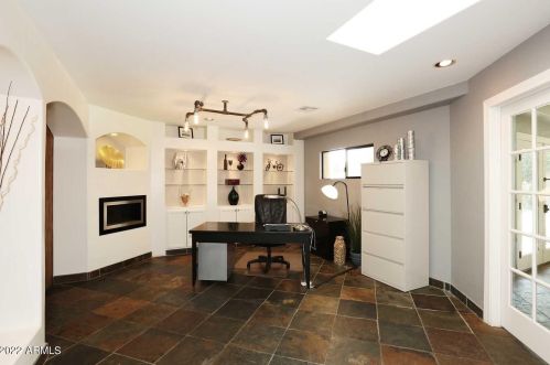 4451 Earll Dr, Phoenix AZ 85031-3821 exterior