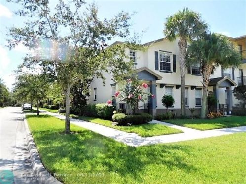 2458 Santos Dr, Fort Pierce, FL 34952-8038