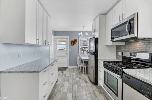 7337 Palatine Ave, Chicago IL 60631-1950 exterior