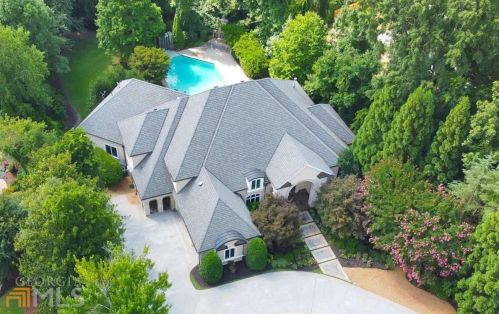 5011 Greenpine Dr, Atlanta, GA 30342-2401