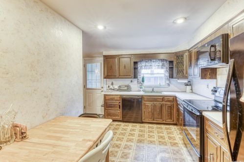 42 Larry Dr, Commack NY 11725-3326 exterior