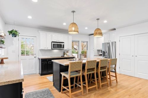 875 Kings Ct, Atlanta GA 30306-3431 exterior