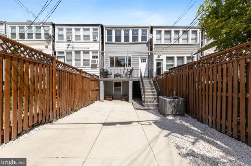 1607 D St, Washington DC  20003-2441 exterior