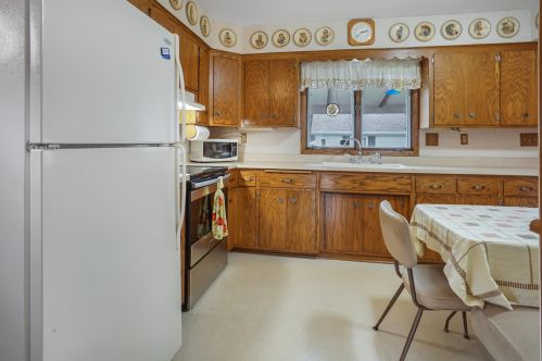 4859 87 St, Milwaukee WI 53224-4038 exterior