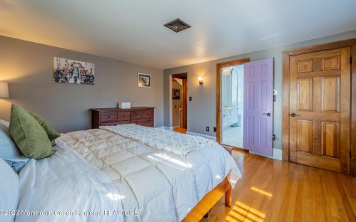 15 Hartshorne Pl, Middletown NJ  07748-2520 exterior