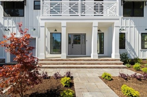 19 Grant Ave, East Hanover NJ  07936-2950 exterior