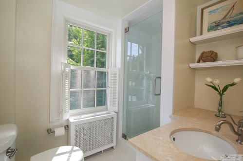 88 Kings Hwy, Westport CT 06880-2422 exterior