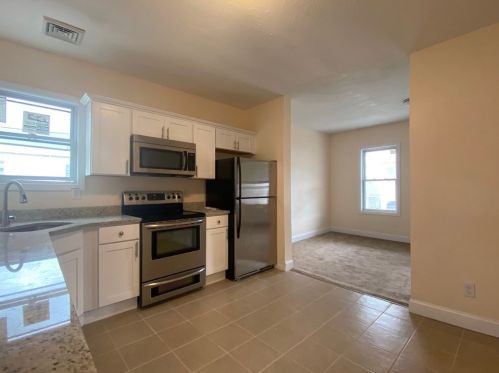 12 Lyon St, Worcester MA 01604-3622 exterior