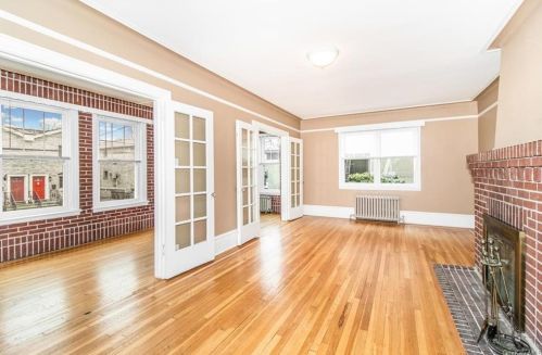 251 239 St, Bronx NY 10470-1811 exterior