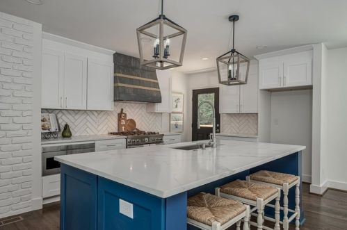 705 Glenforest Rd, Atlanta GA  30328-5211 exterior