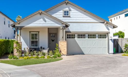 3850 Crittenden Ln, Phoenix, AZ 85018-4015