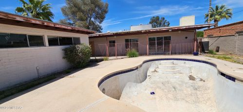 5302 Hawthorne St, Tucson AZ 85710-1645 exterior