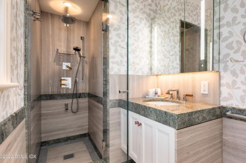 7 Cobb Is Dr, Greenwich CT 06830-7244 exterior