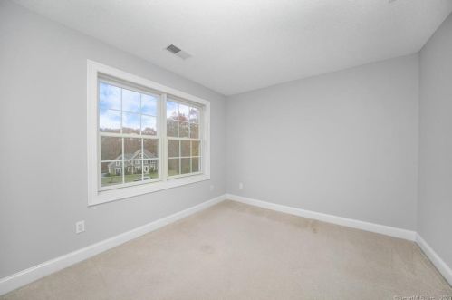 10 Azalea Ln, Ellington CT  06029-3063 exterior