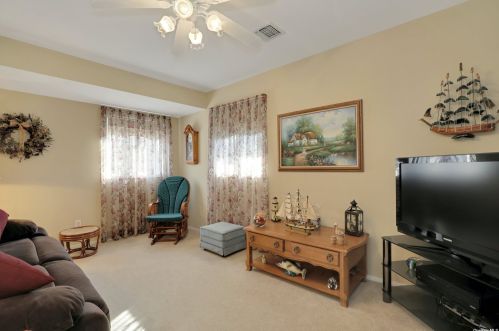 22 Gannet Dr, Commack NY 11725-4904 exterior