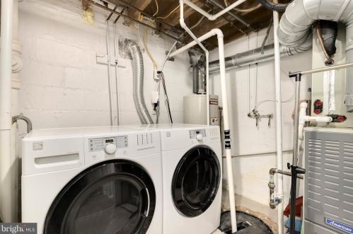 5849 Monticello Rd, Alexandria VA 22303-1301 exterior