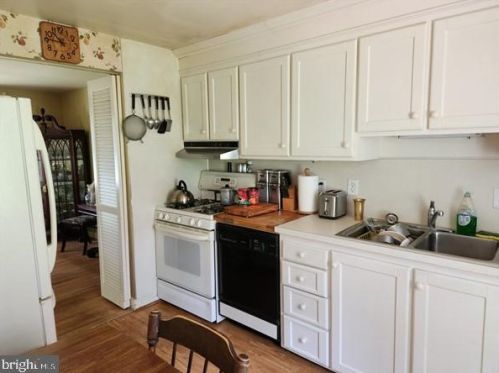 1410 Springside Dr, Lancaster PA 17603-6320 exterior