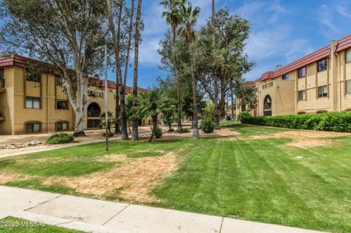 461 Yucca Ct, Tucson AZ 85704-5436 exterior