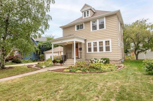 4327 Newhall St, Milwaukee, WI 53211-1524