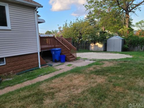 10 Hillcrest Ave, Iselin NJ 08830-1648 exterior