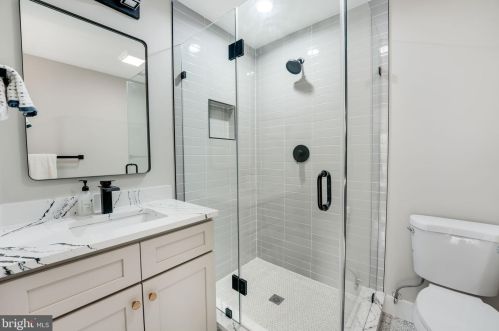 1505 Crestwood Dr, Alexandria VA  22302-2303 exterior