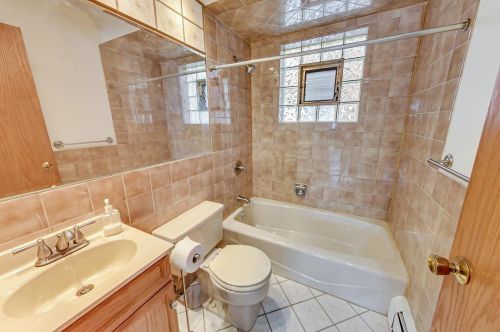 5235 Leland Ave, Chicago IL  60630-3654 exterior