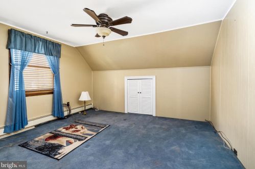 14 Peterson Ave, Edison NJ 08817-3318 exterior