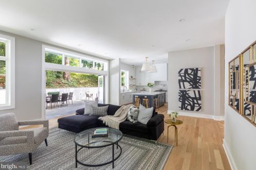 3036 Arizona Ave, Washington DC  20016-3419 exterior