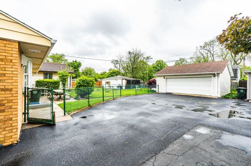 2840 10 Ave, Broadview IL 60153-1926 exterior