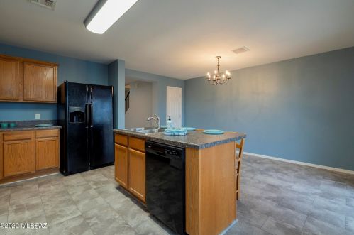 2213 Mcconnell Dr, Tucson AZ 85710-8091 exterior