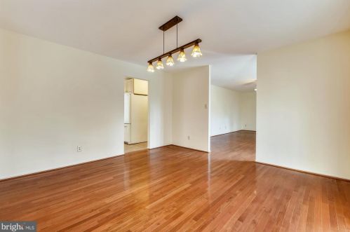 1904 Dundee Rd, Rockville MD 20850-3135 exterior