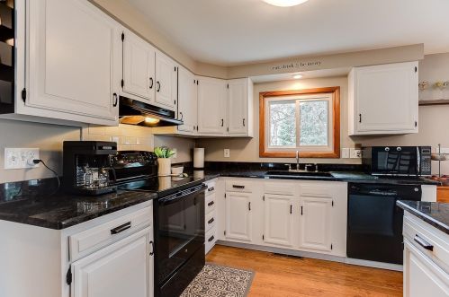 8221 Cleadis Ave, South Saint Paul MN 55076-3321 exterior