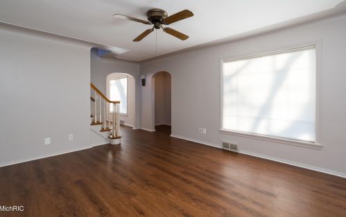 1423 Parkhurst Ave, Grand Rapids MI 49504-2646 exterior