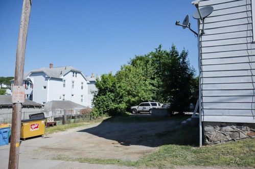 68 5 Ave, Woonsocket RI 02895-5019 exterior